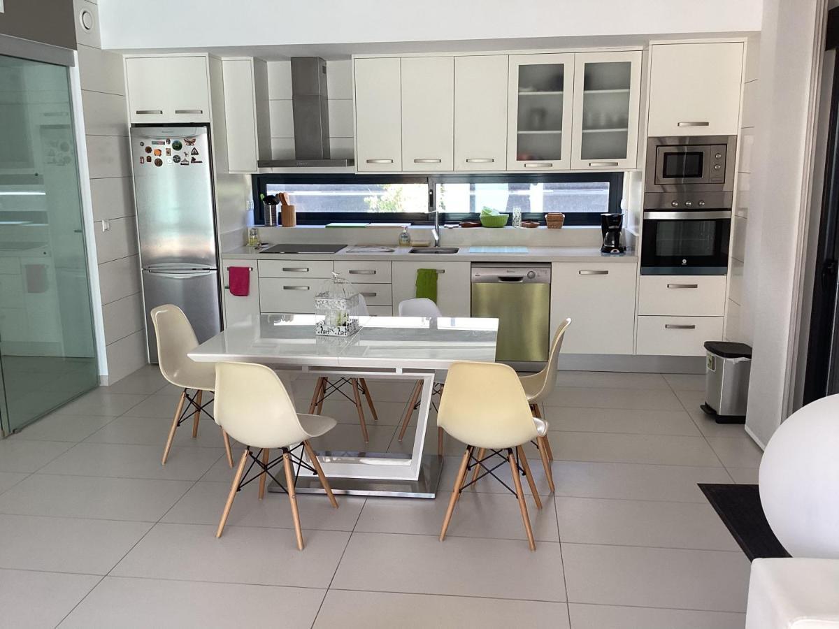 Housesleeps6-Pool-Beach-Garden-Solarium-Petok 오리후엘라 외부 사진
